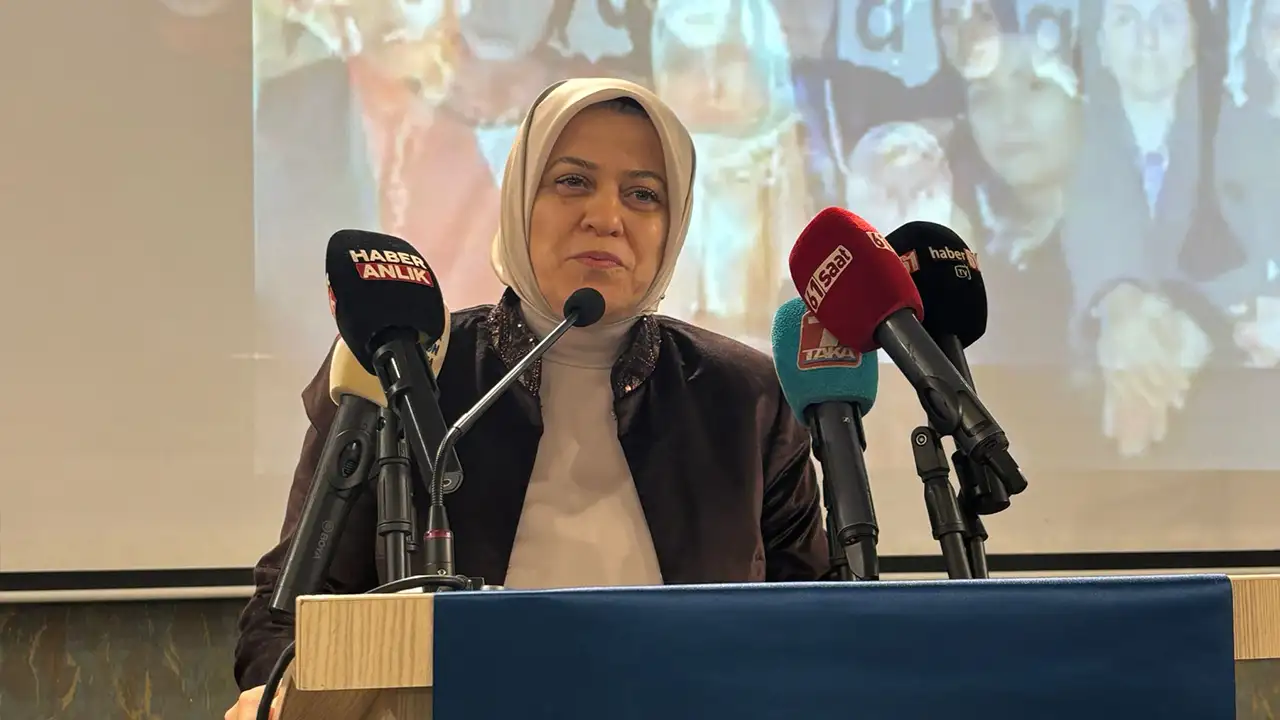 ak-parti-kadin-kollari-trabzonda-toplandi-vefa-istisare-ve-gelecek-masaya-yatirildi