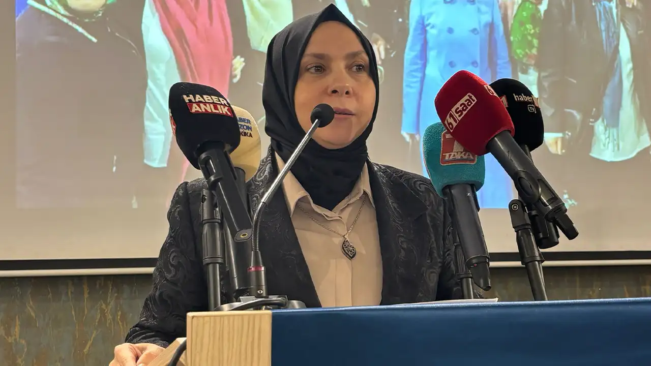 ak-parti-kadin-kollari-trabzonda-toplandi-vefa-istisare-ve-gelecek-masaya-yatirildi