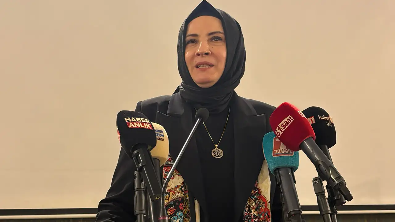 ak-parti-kadin-kollari-trabzonda-toplandi-vefa-istisare-ve-gelecek-masaya-yatirildi