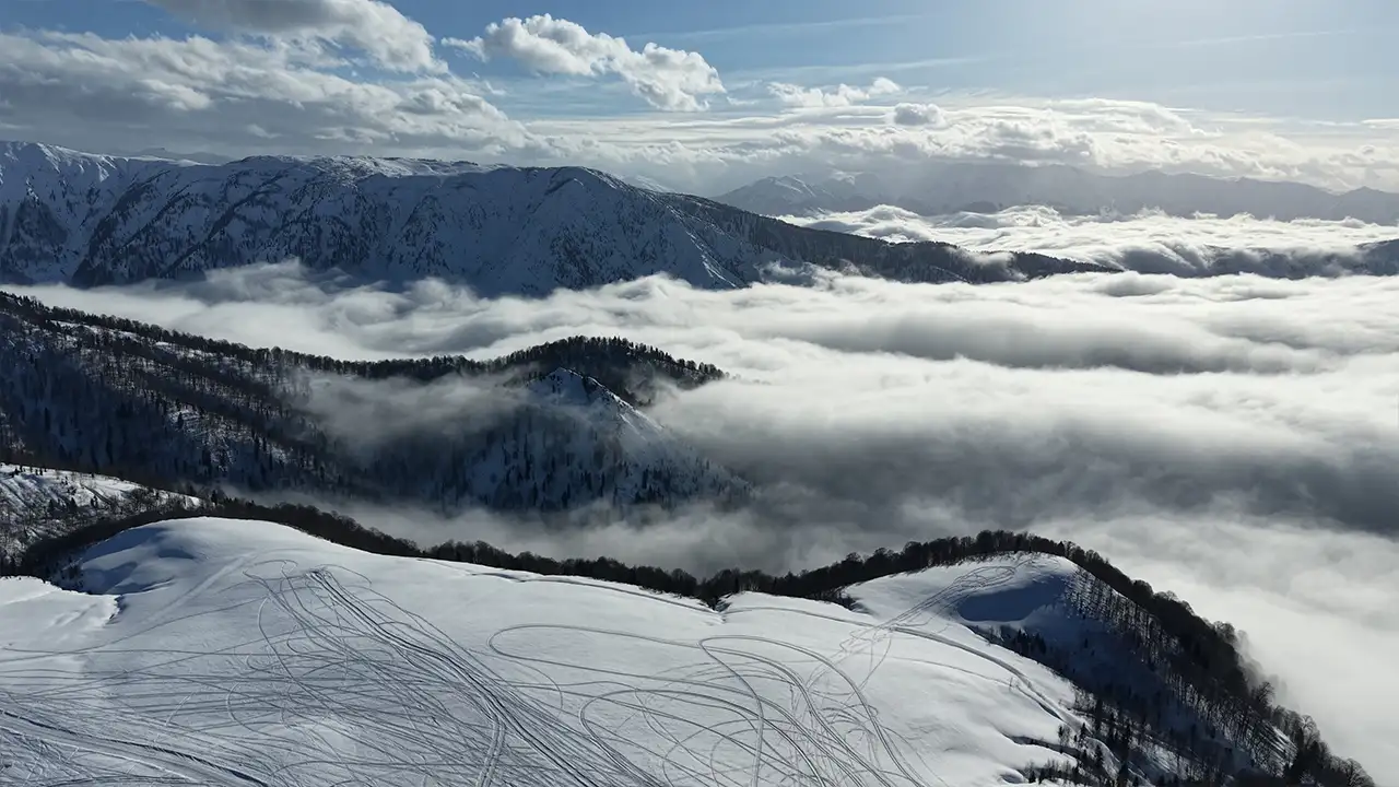 rize-handuzu-yaylasinda-bulut-denizi-buyuledi