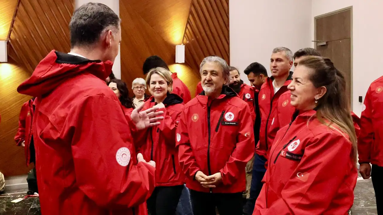 turk-bilim-heyeti-antarktikaya-ulasti-sefer-lideri-ktulu-profesor