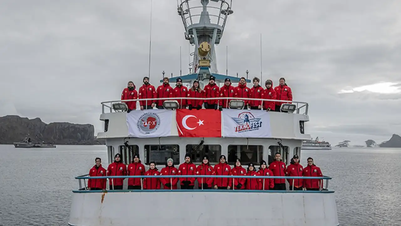 turk-bilim-heyeti-antarktikaya-ulasti-sefer-lideri-ktulu-profesor