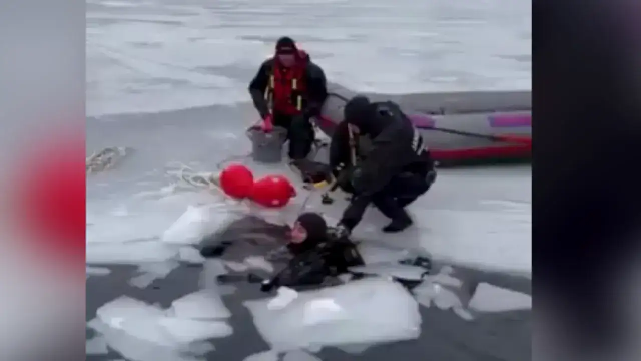 uzungolde-buz-altinda-gurur-dolu-gorev-jandarmadan-turk-bayrakli-dalis