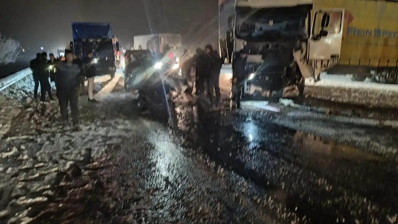 erzurumda-feci-kaza-ayni-aileden-4-kisi-hayatini-kaybetti