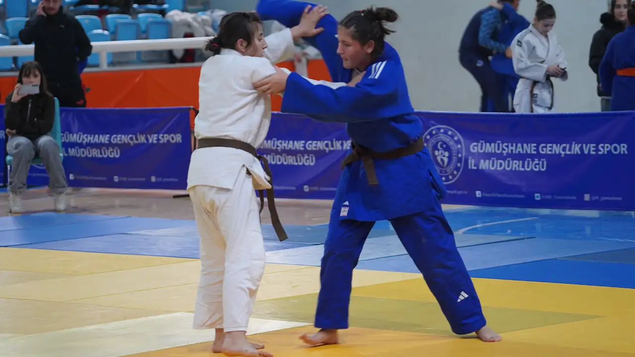 gumushanede-okul-sporlari-judo-grup-musabakalari-basladi