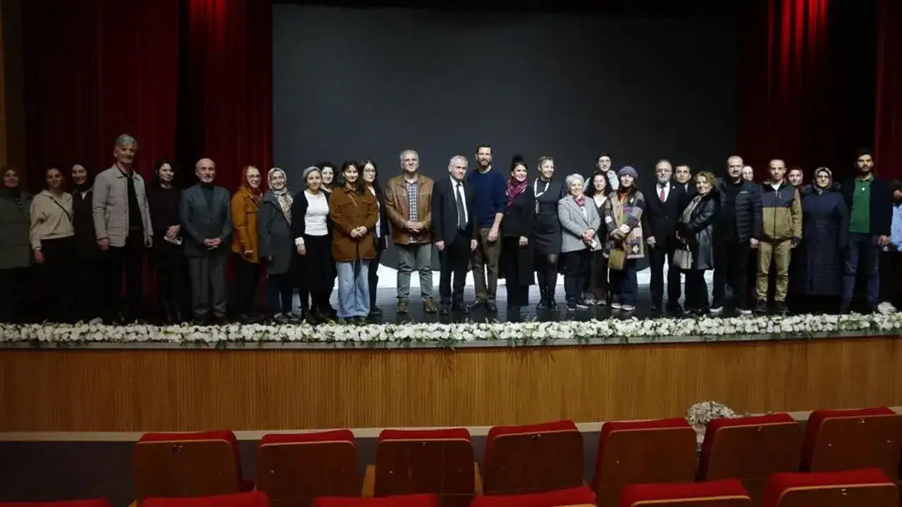 tiyatro-anadolu-ask-neyledi-yunus-ile-rizede-sahne-aldi