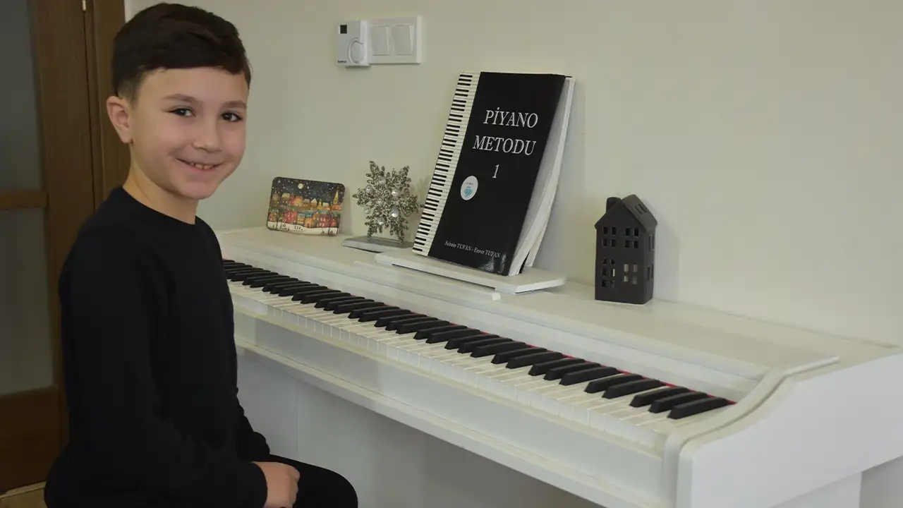 trabzonlu-minik-piyanist-viyanada-sahne-aldi-9-yasinda-resital-verdi