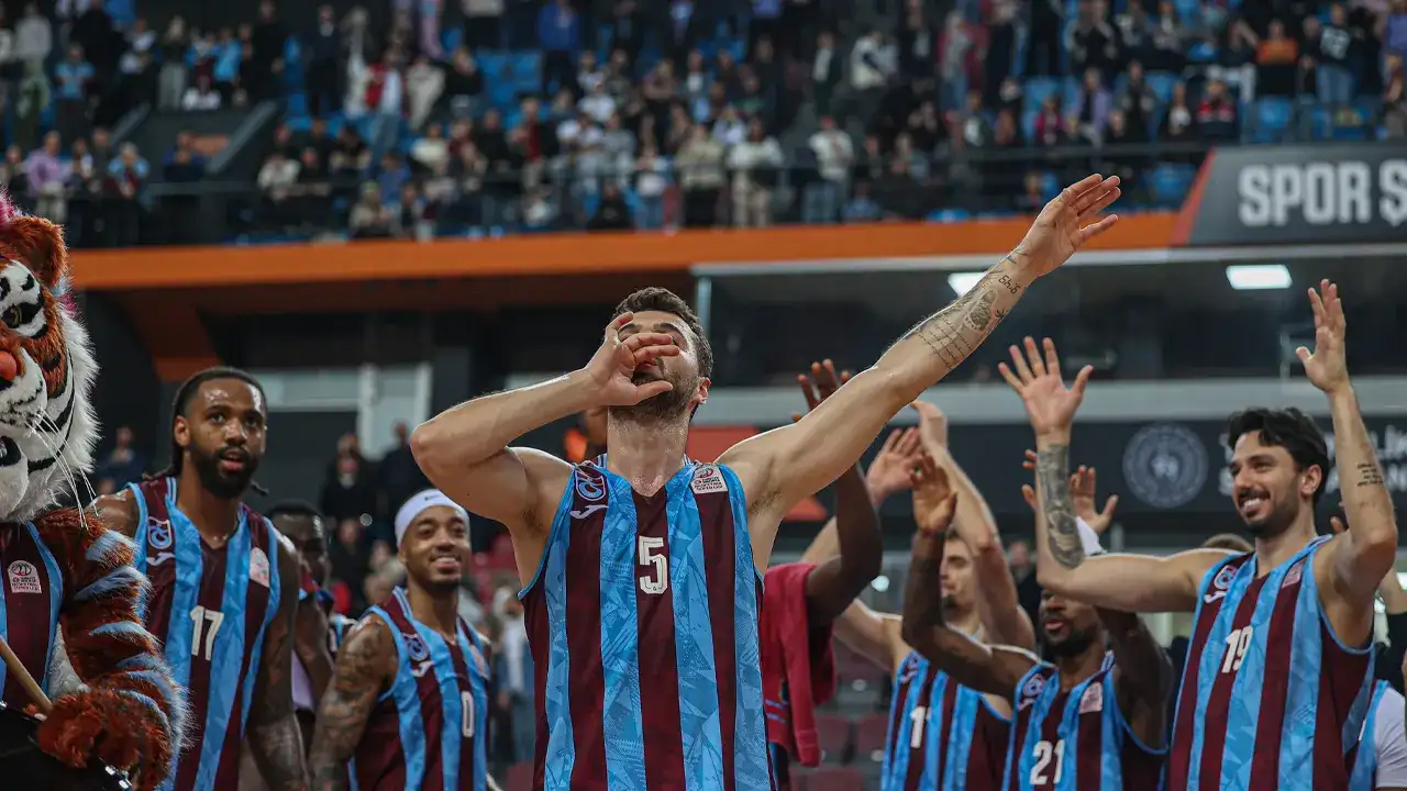 trabzonspordan-10da-10-ve-coskulu-zafer-pozlari