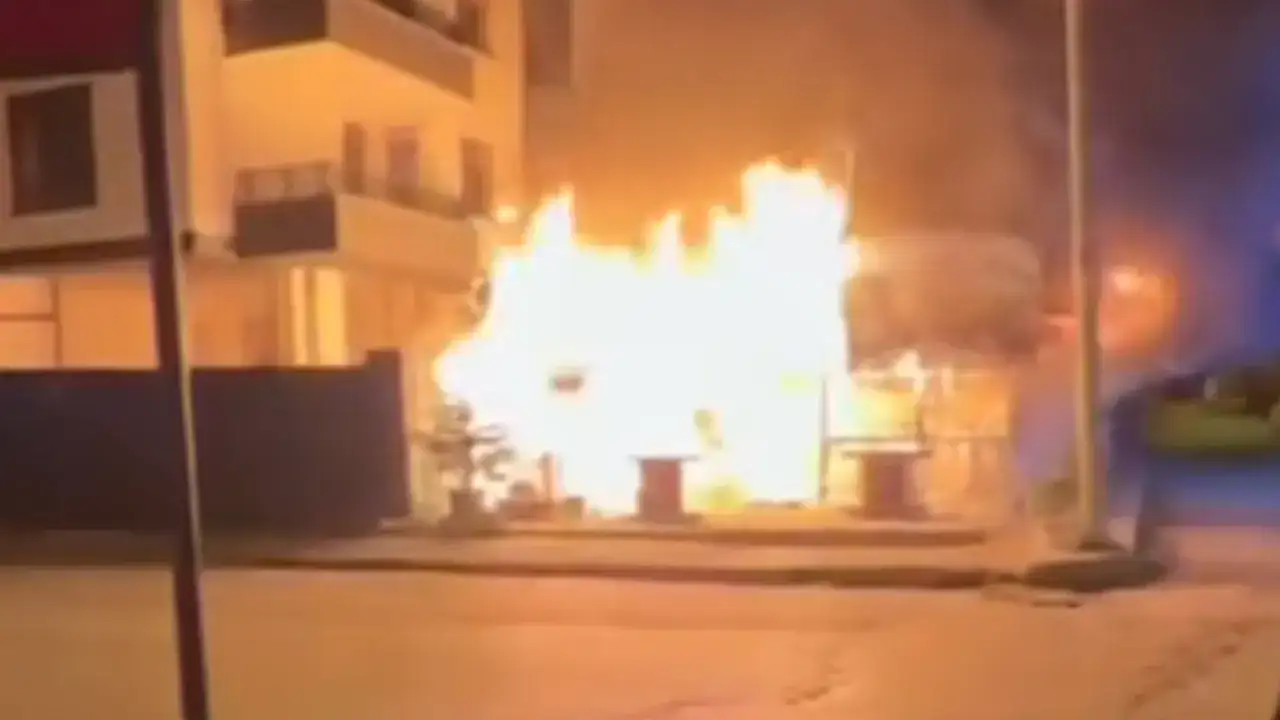 araklida-korkutan-yangin-is-yeri-kule-dondu