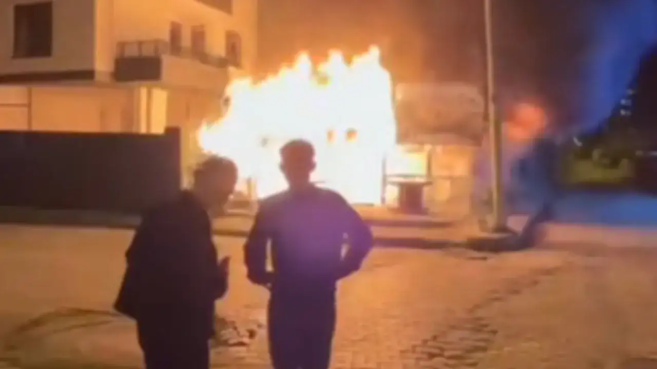 araklida-korkutan-yangin-is-yeri-kule-dondu