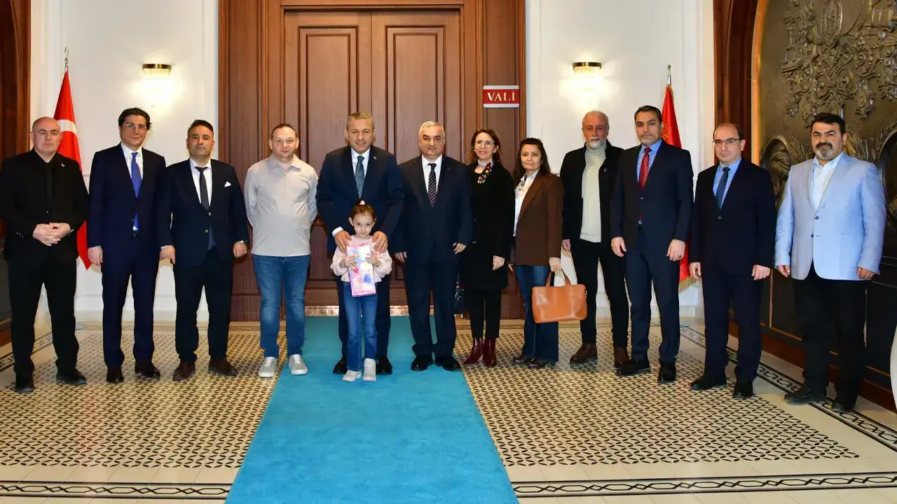 artvinliler-derneginden-trabzon-valisi-tahir-sahine-ziyaret