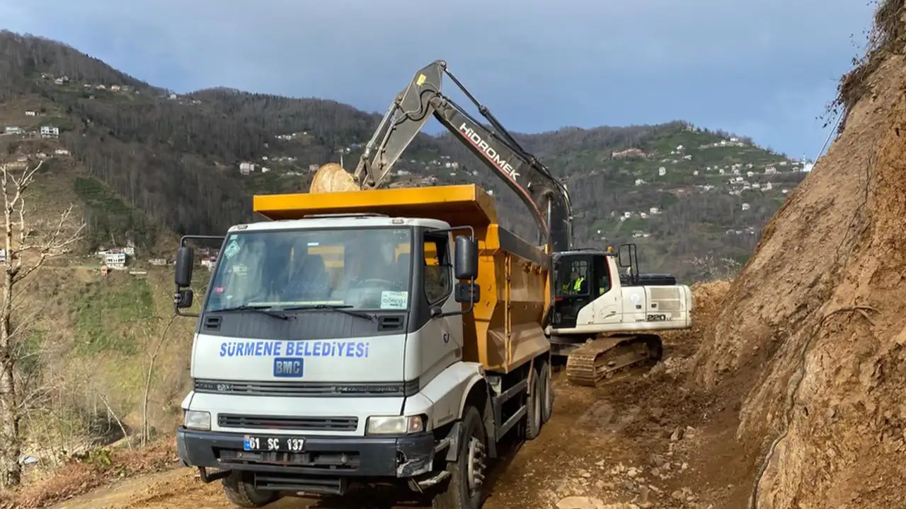 surmenede-hizmet-seferberligi-yol-altyapi-ve-sosyal-tesislerde-es-zamanli-calisma