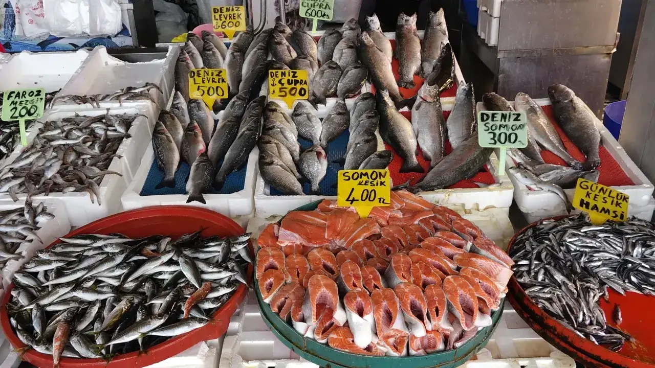 trabzonda-balik-tezgahlari-dolu-iste-guncel-fiyatlar