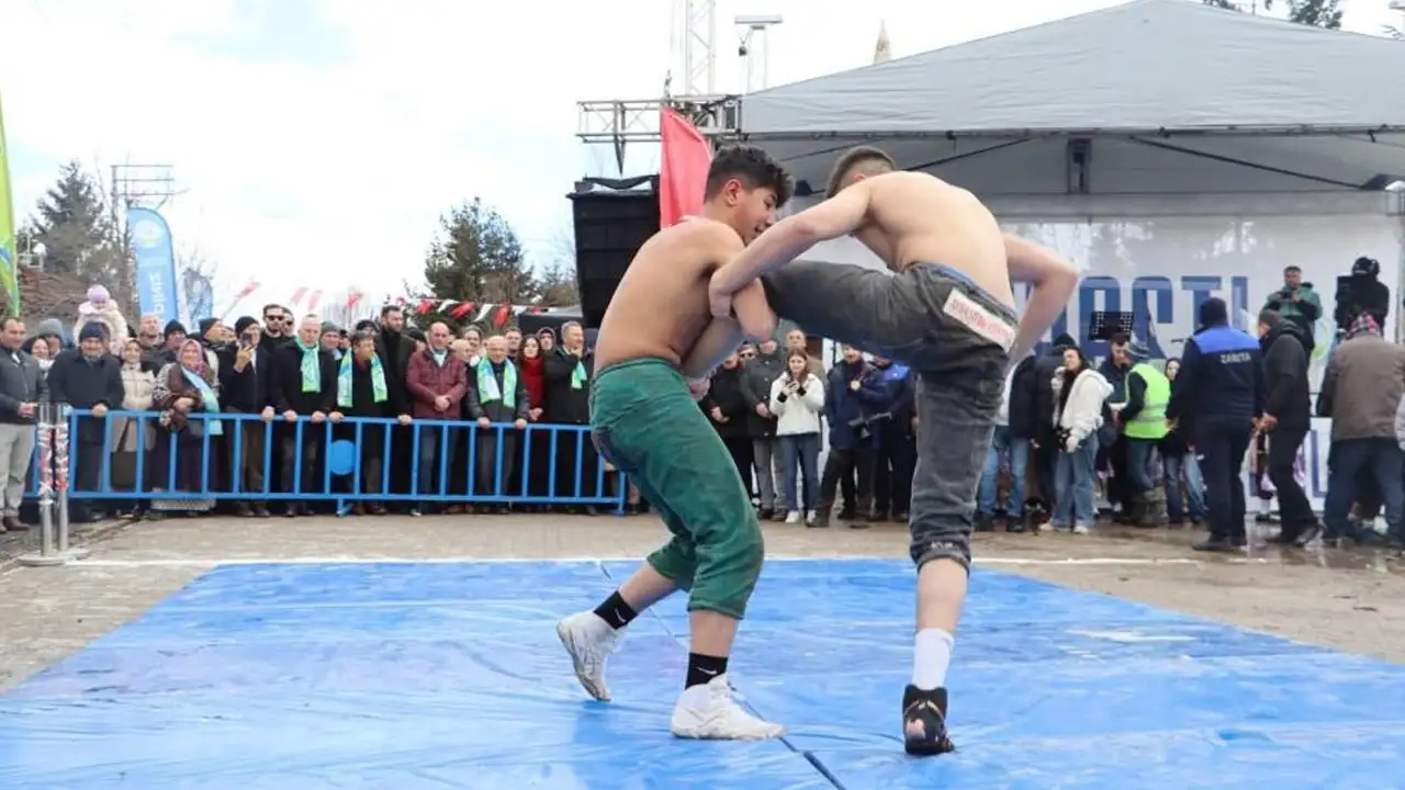 orduda-2-metre-karda-festival-persembe-yaylasinda-renkli-goruntuler