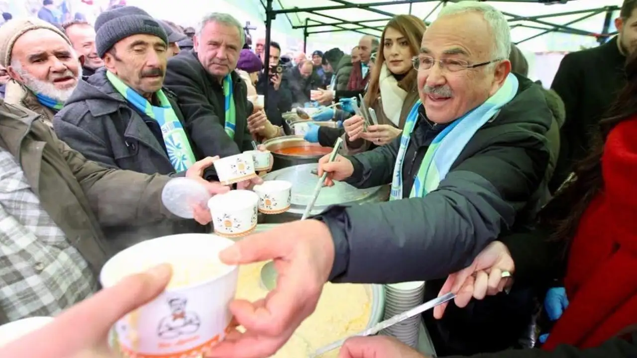 orduda-2-metre-karda-festival-persembe-yaylasinda-renkli-goruntuler