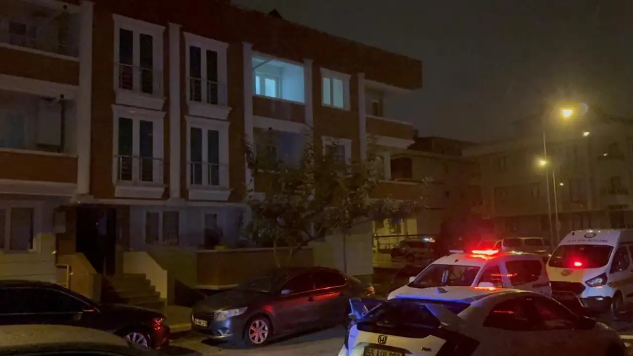 samsunda-dayi-yegen-kavgasi-kanli-bitti-ablasini-bicaklayip-balkondan-atladi