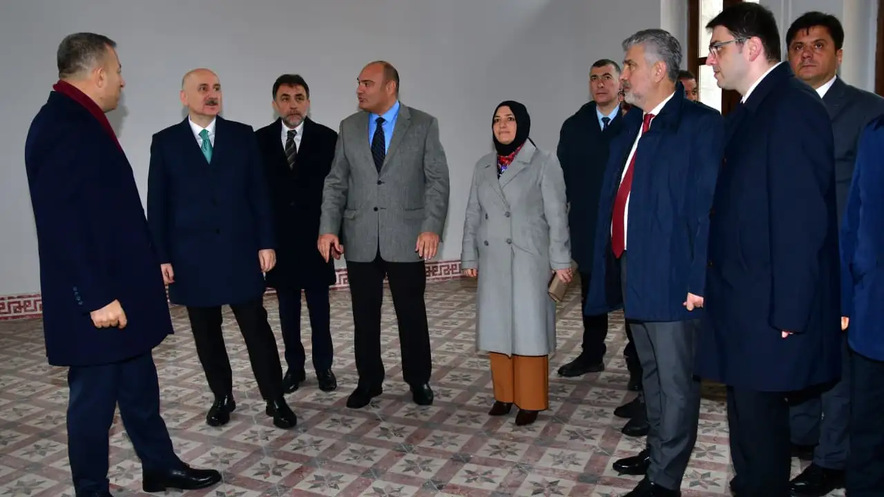 vali-sahin-yavuz-selim-ilkokulunda-incelemelerde-bulundu