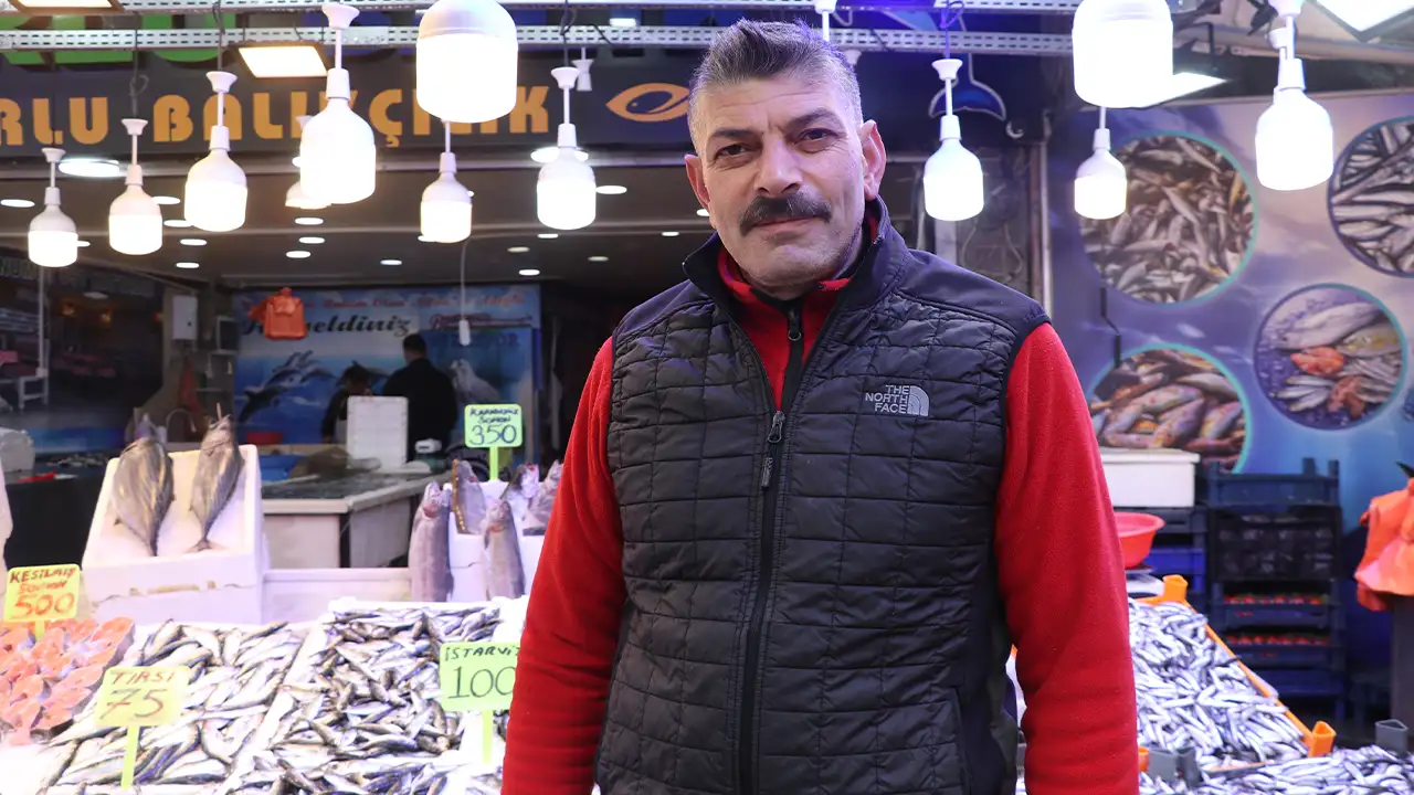 rizede-balik-tezgahlarinin-gozdesi-istavrit-oldu-kilosu-100-lira