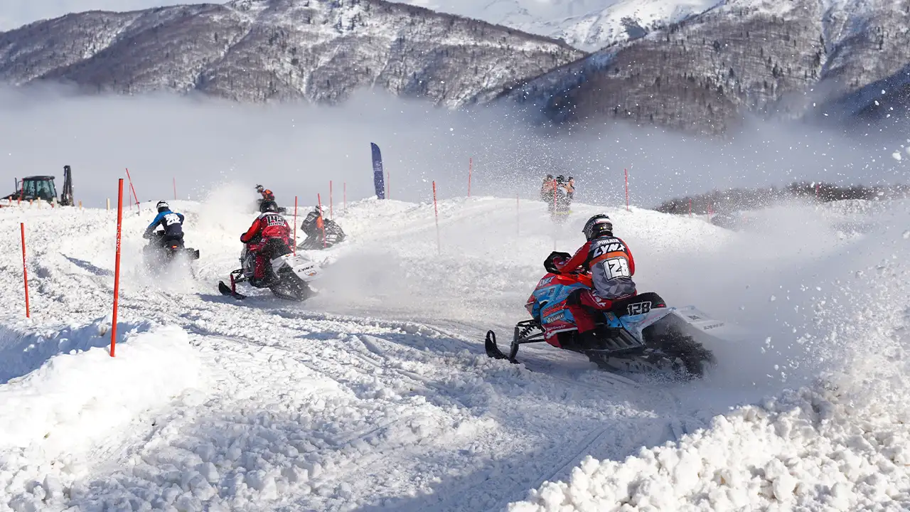 rizede-tas-ocagi-pist-oldu-yayla-spor-merkezine-donustu