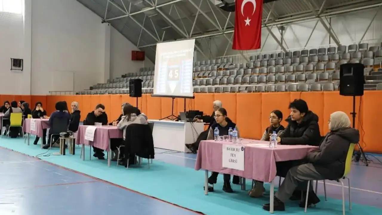 bayburtta-istiklal-marsi-bilgi-yarismasinda-merkez-ilce-birincisi-belli-oldu