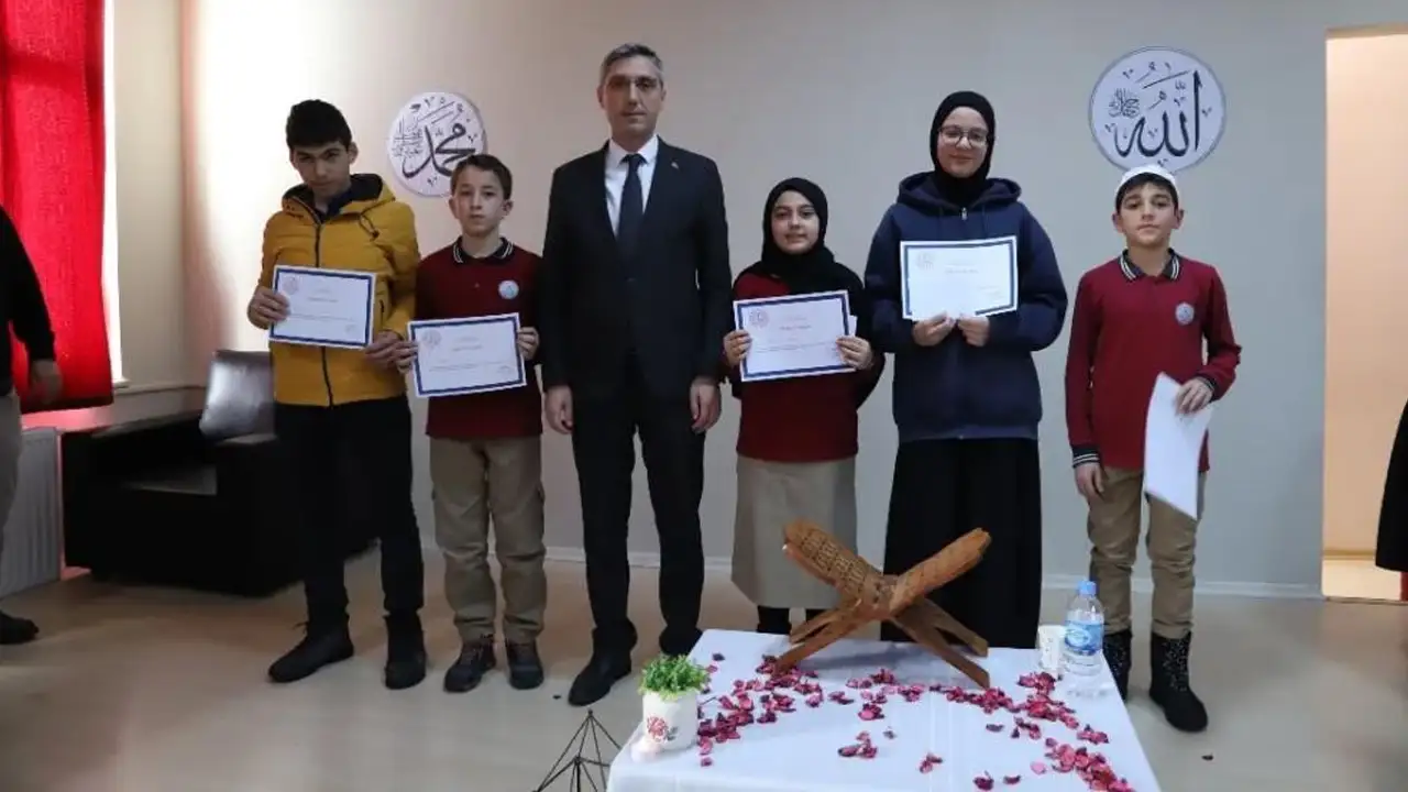 bayburtta-kuran-i-kerim-ve-ezan-okuma-yarismalarinda-dereceye-girenler-belli-oldu