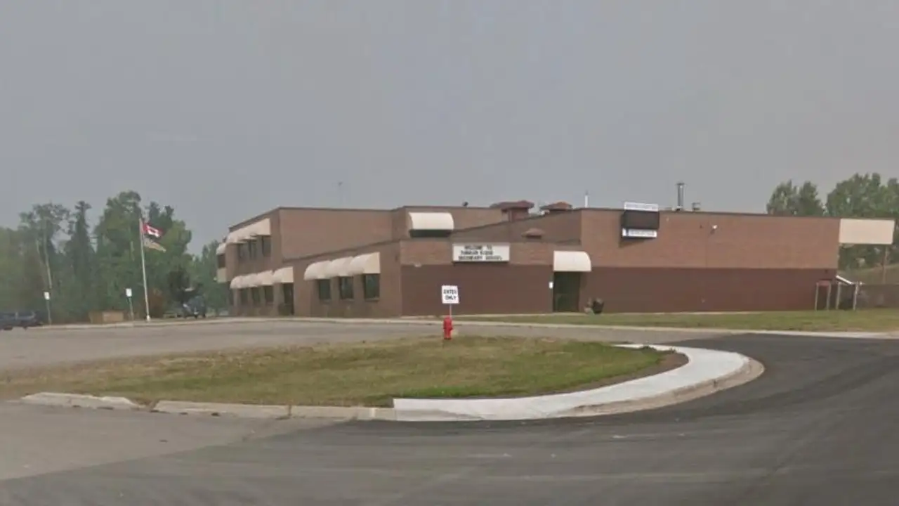 kanadada-liseye-silahli-saldiri-supheli-dahil-10-kisi-hayatini-kaybetti