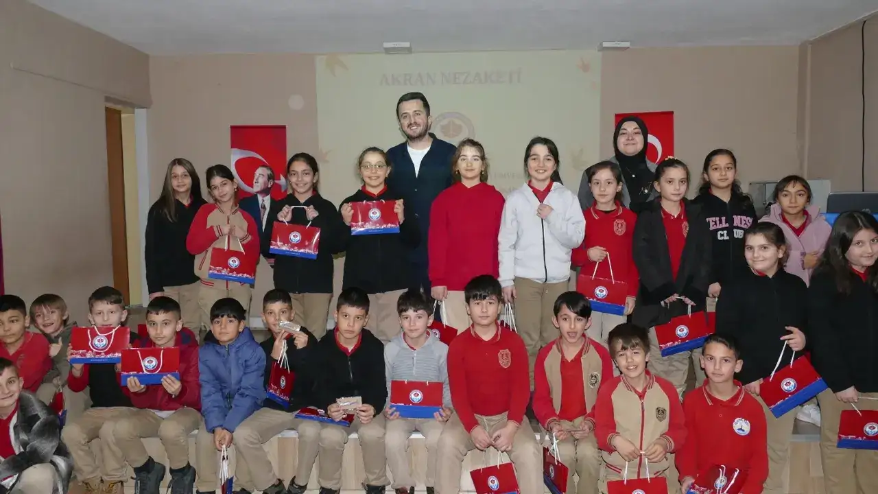 trabzon-buyuksehirden-okullarda-akran-nezaketi-seferberligi