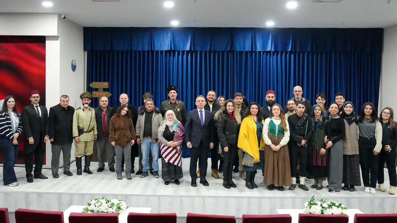 trabzon-sehir-tiyatrosu-ilcelerde-sahne-almaya-devam-ediyor