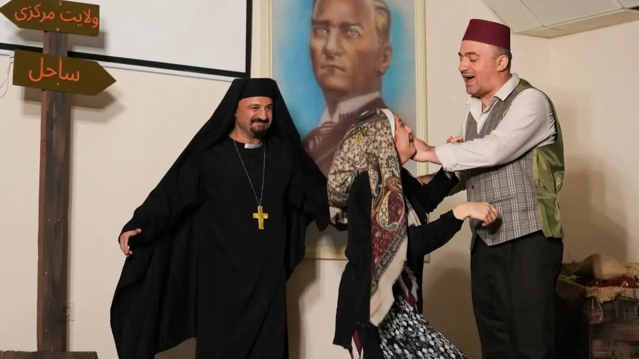 trabzon-sehir-tiyatrosu-ilcelerde-sahne-almaya-devam-ediyor