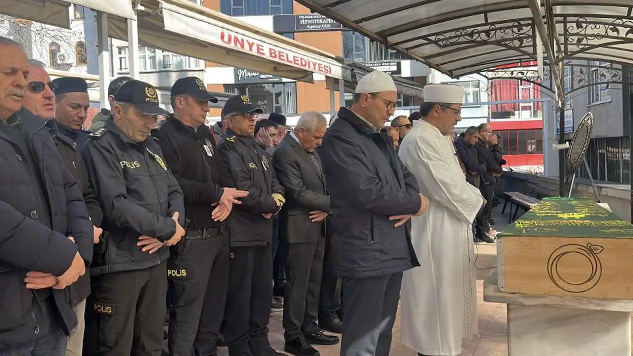 ordu-il-emniyet-teskilatini-yasa-bogan-vefat-son-yolculuguna-ugurlandi