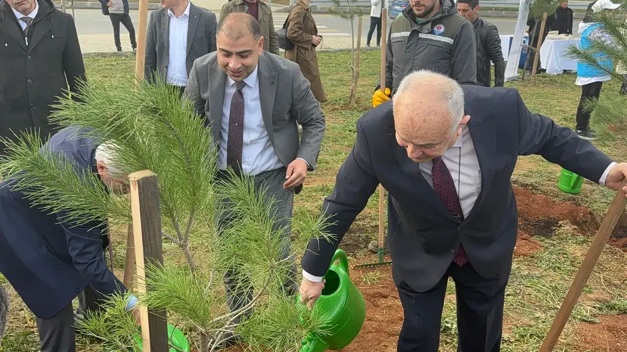 trabzonda-kos-dunyaya-nefes-ol-etkinligi-2-bin-fidan-toprakla-bulusuyor