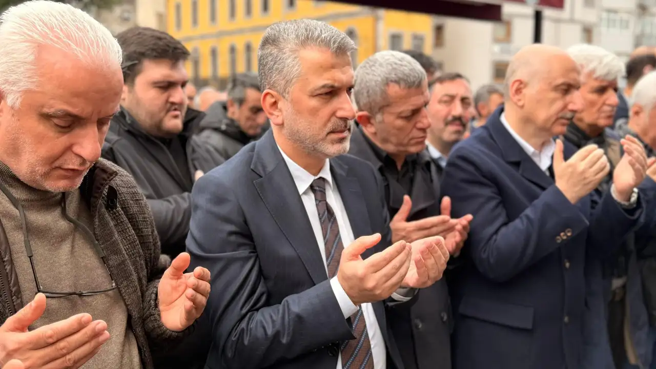 ayse-sula-koseoglunun-aci-gunu-babasi-son-yolculuguna-ugurlandi