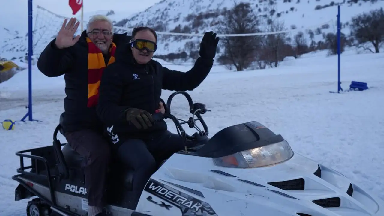 bayburtta-huzurevi-sakinlerine-kayak-keyfi-kop-kayak-merkezinde-unutulmaz-gun