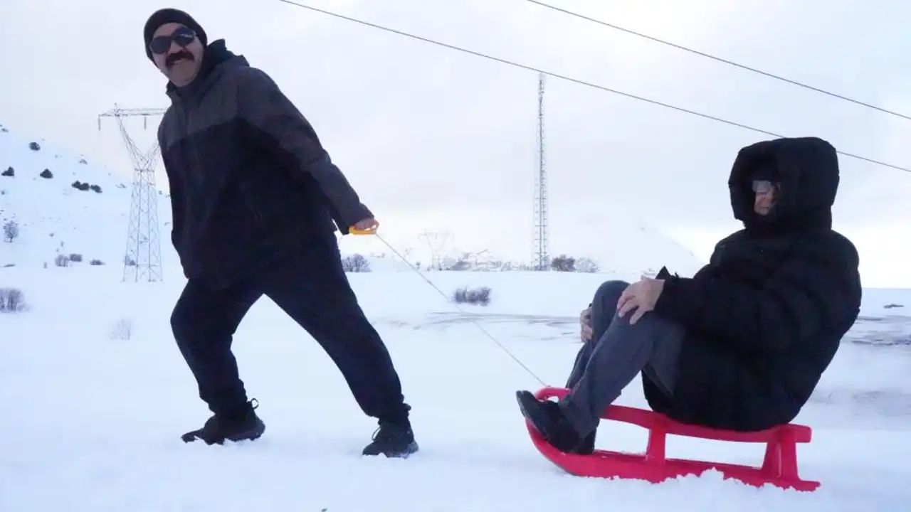 bayburtta-huzurevi-sakinlerine-kayak-keyfi-kop-kayak-merkezinde-unutulmaz-gun