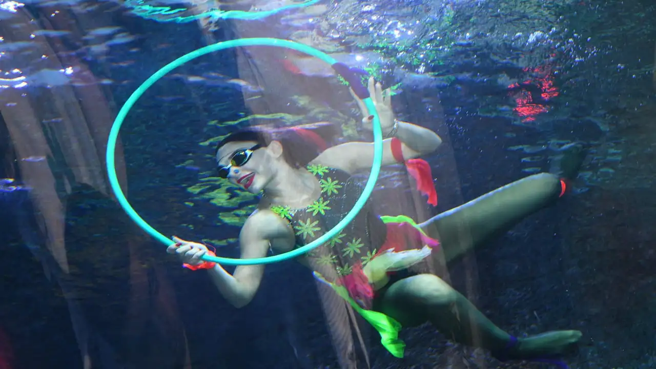 trabzon-akvaryumda-sevgililer-gunune-ozel-su-balesi