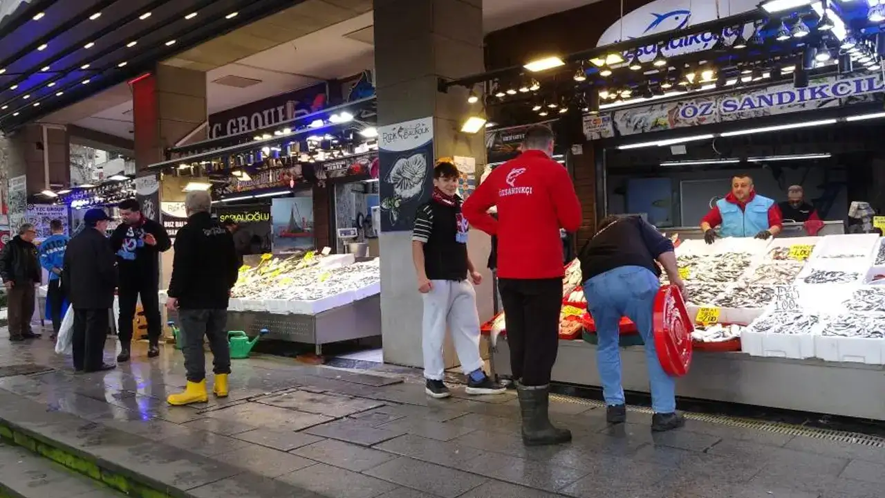 trabzonda-balik-tezgahlarinda-subat-ayi-surprizi-uzun-suredir-gormedik