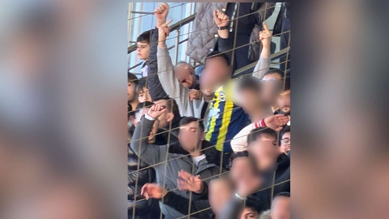 cehalet-orduda-sahne-aldi-cag-disi-goruntuler-her-seye-ragmen-lider-sebat