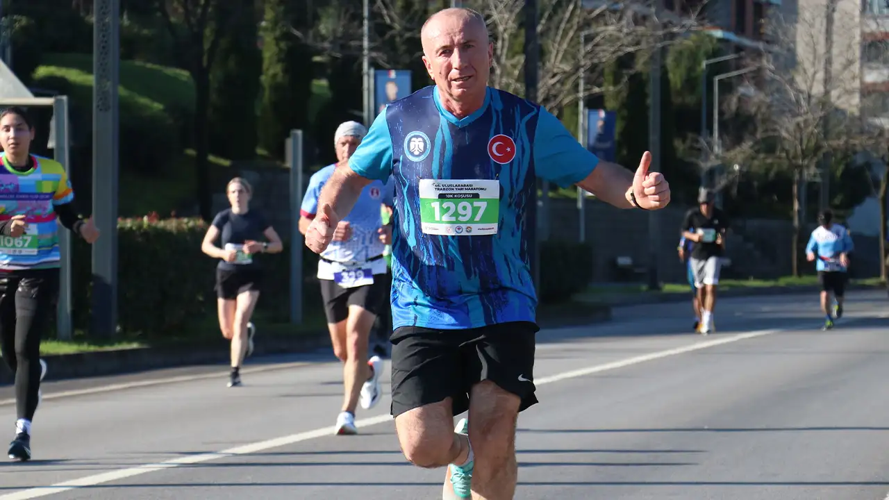 trabzon-yari-maratonunda-veteran-ruzgari-70inde-kostu-genclere-tas-cikardi