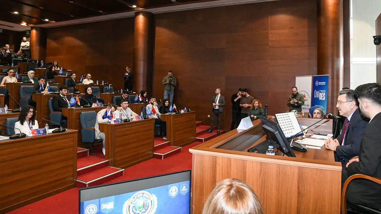 trabzonda-bm-simulasyonu-baskan-gencten-genclere-yeni-dunya-duzeni-mesaji