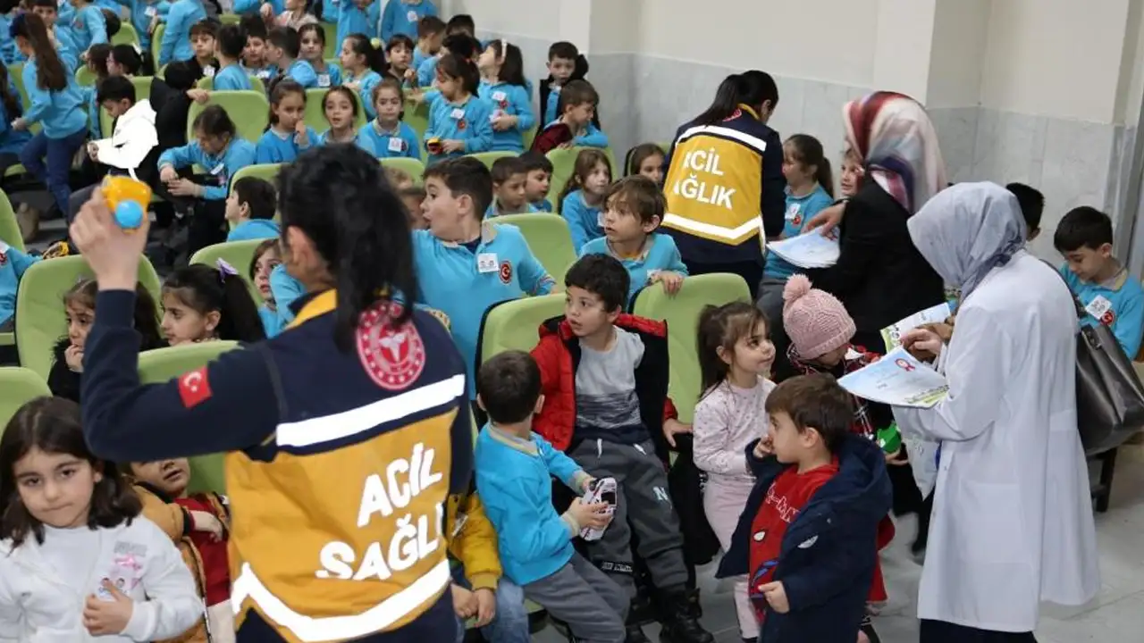 bayburtta-ogrencilere-saglik-egitimleri-suruyor