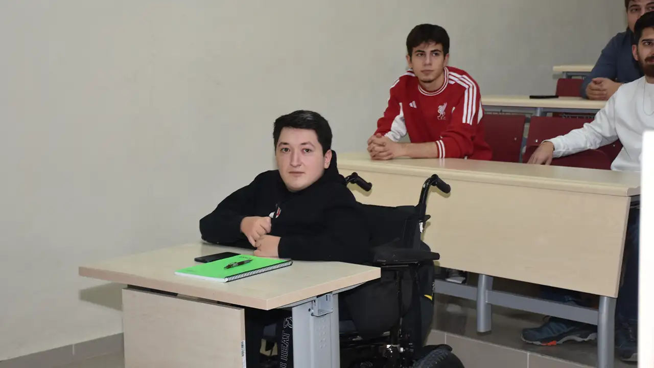 gumushane-universitesinde-ilham-veren-bir-basari-oykusu-smaya-ragmen-vazgecmedi