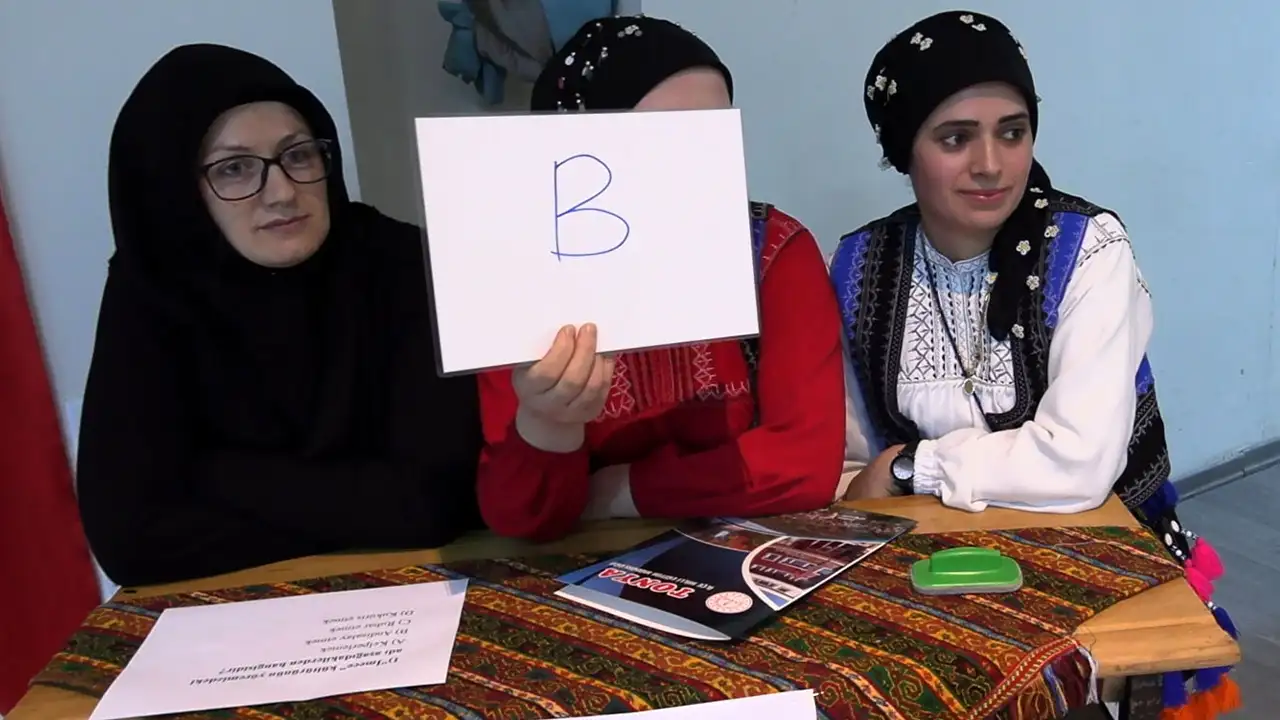 tonyade-besiciler-bilgi-yarismasinda-bulustu-oduller-ahira-gitti