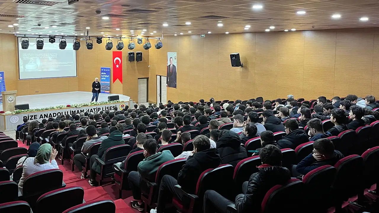 trabzonda-bilim-kafe-bulusmasi-akademisyenler-liselilerle-bir-araya-geldi