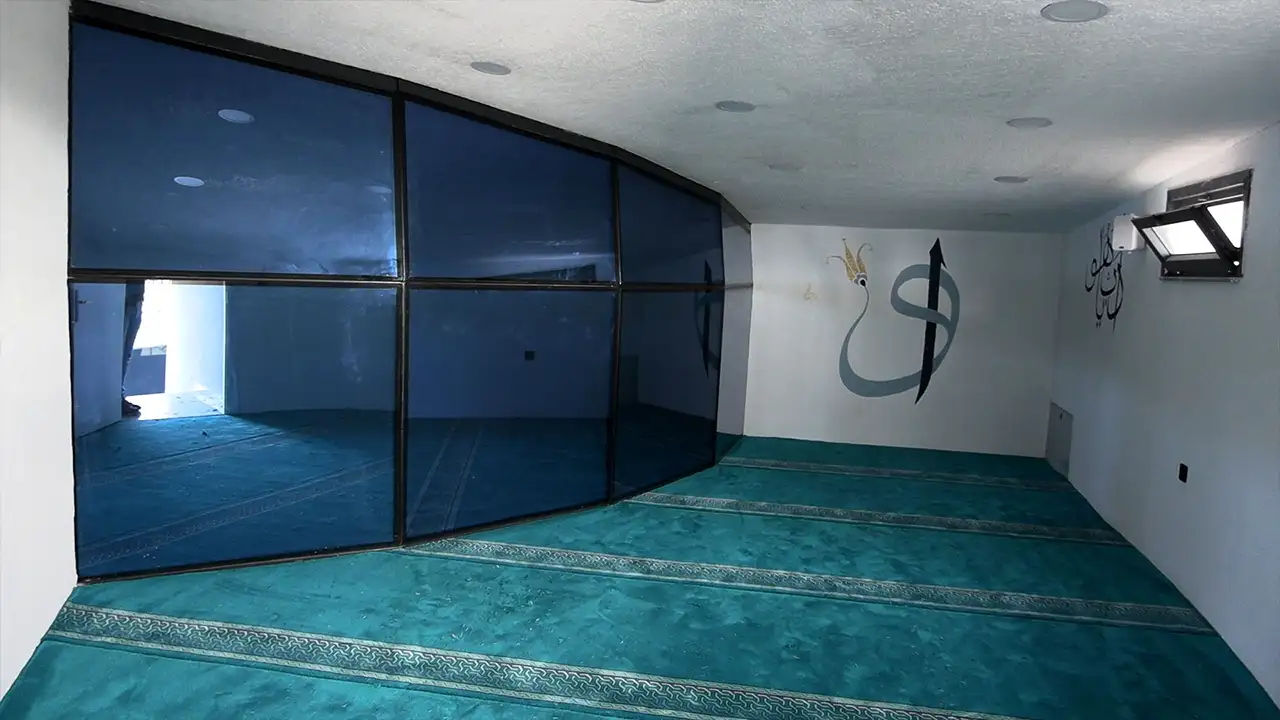 arsine-yeni-simge-deniz-manzarali-cam-camii-hizmete-giriyor