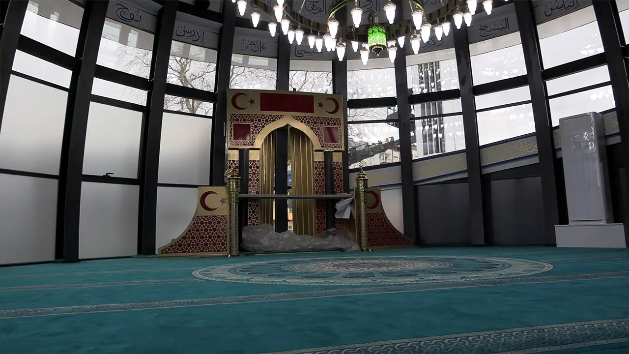 arsine-yeni-simge-deniz-manzarali-cam-camii-hizmete-giriyor