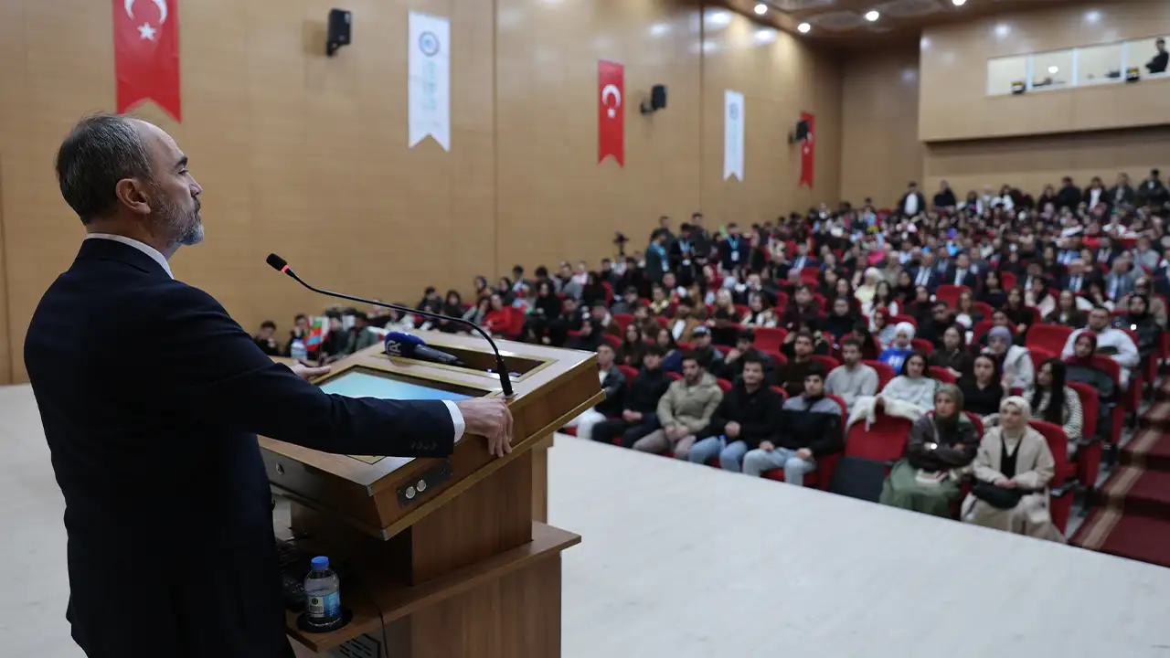 bayburt-universitesinde-azerbaycan-turkiye-iliskileri-paneli