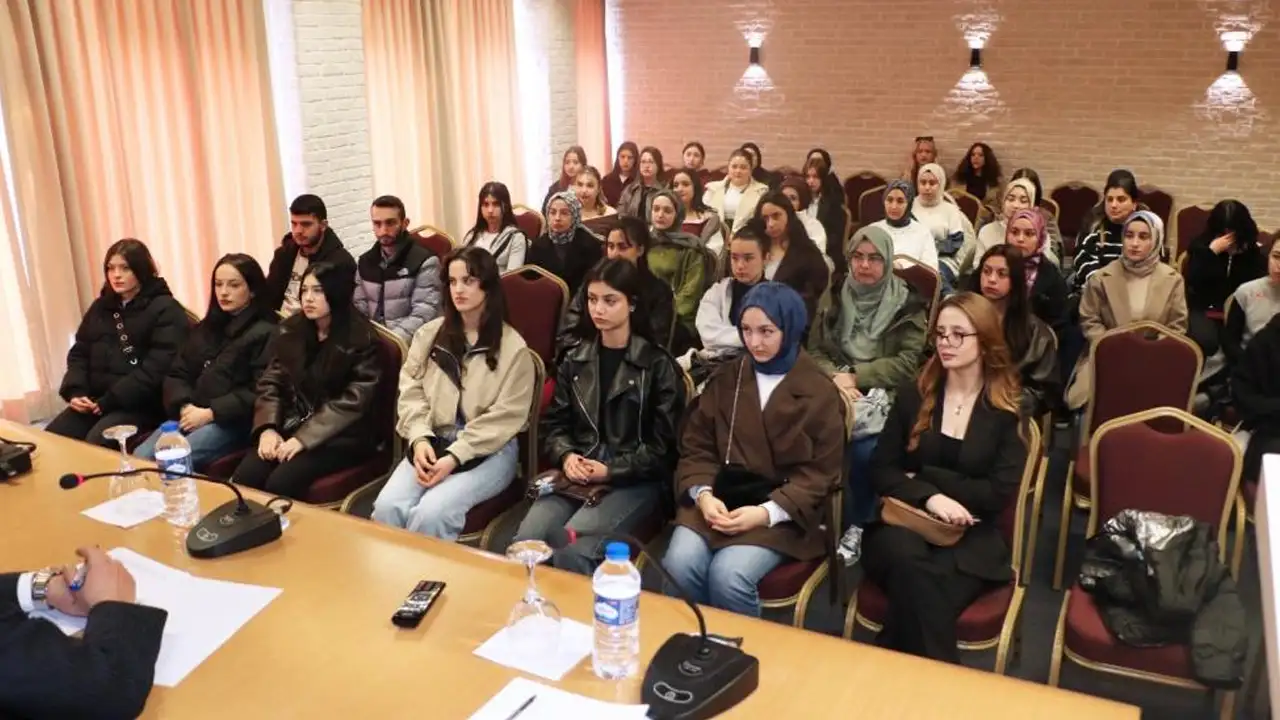 giresun-tso-genel-sekreteri-cebeci-ogrencilerle-bulustu