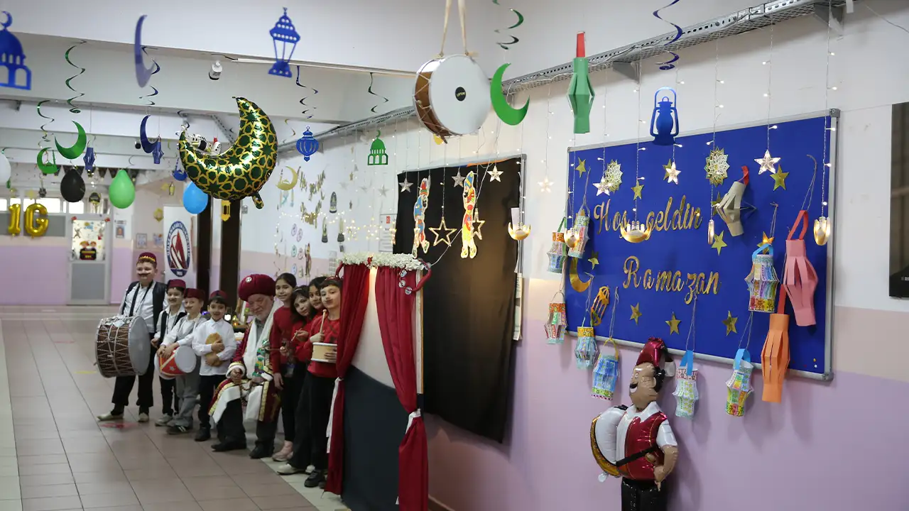 rize-ve-orduda-okullarda-ramazan-coskusu-siniflar-suslendi-ramazan-sokagi-kuruldu