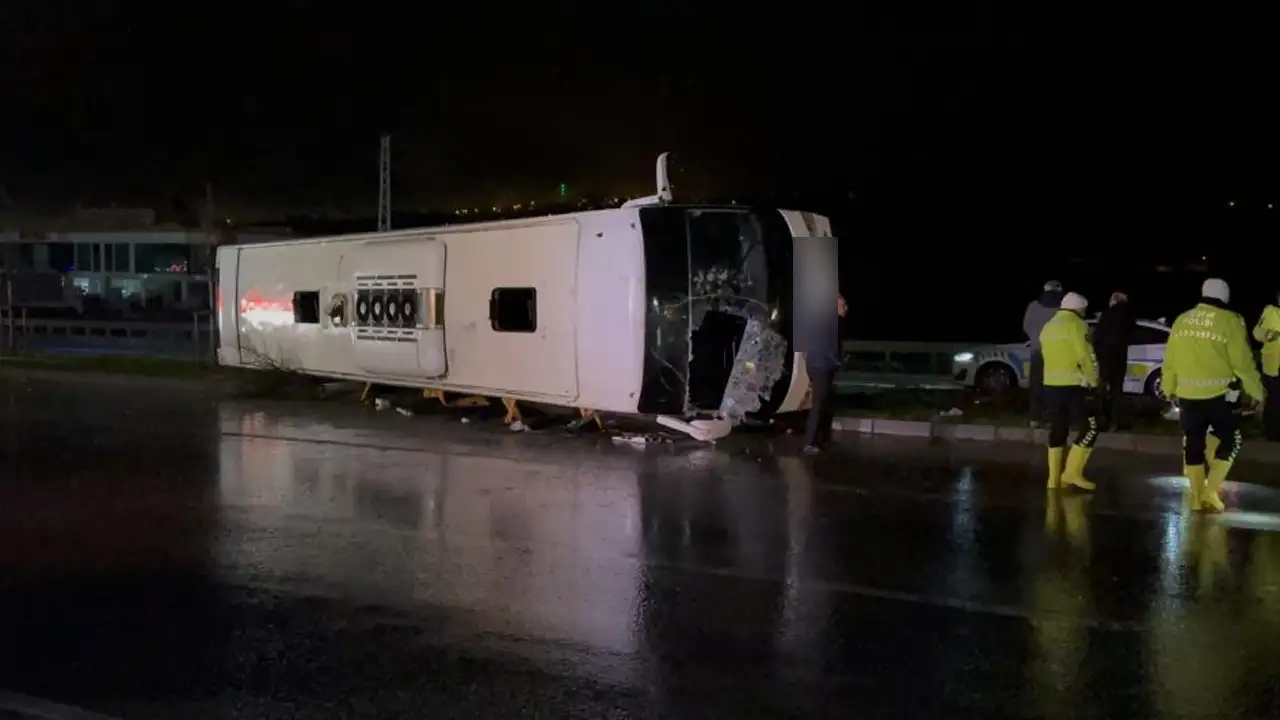 samsunda-feci-kaza-ankara-tiflis-seferini-yapan-otobus-devrildi