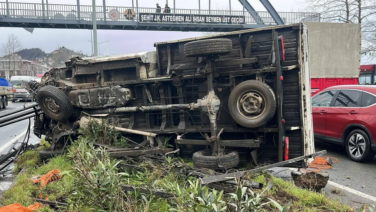 surmenede-kaza-arac-yan-donerek-kurabildi